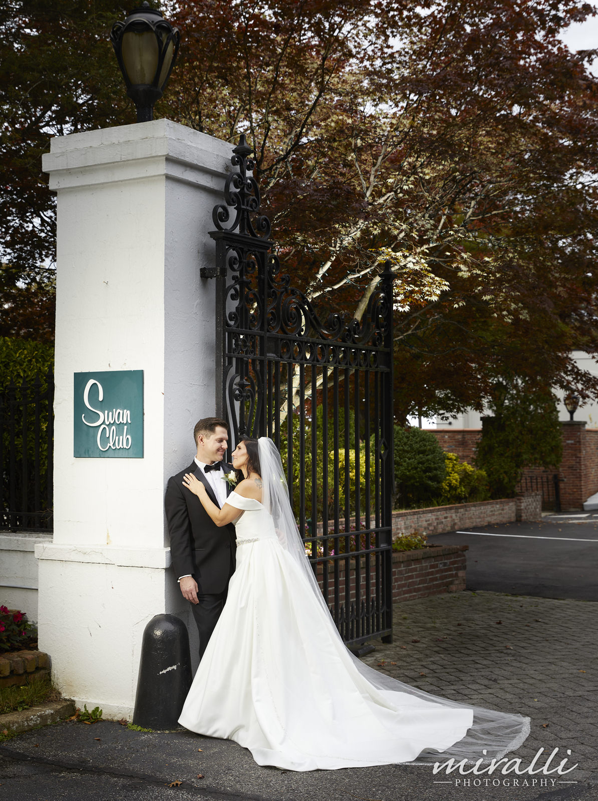 Swan Club Wedding Photos by Miralli Photography